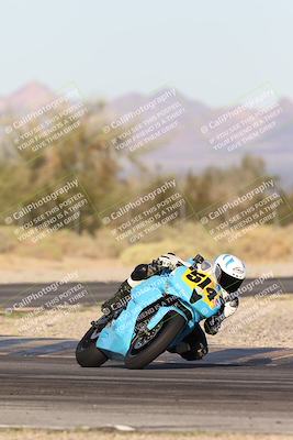 media/Nov-02-2025-CVMA (Sun) [[337aff29ab]]/Race 17-Amateur Supersport Middleweight/